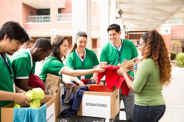 Students_organizing_clothing_donations