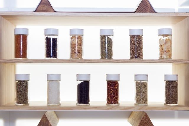 spice_rack_full_of_seasonings