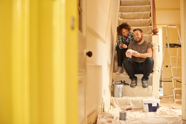 couple_renovating_their_home