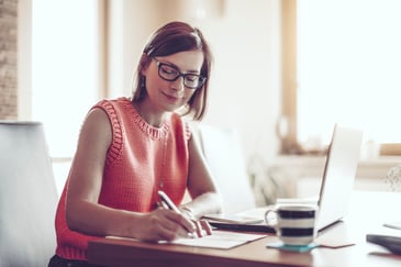 woman_planning_at_desk