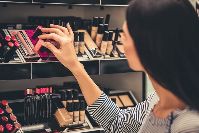 Woman_picking_out_makeup