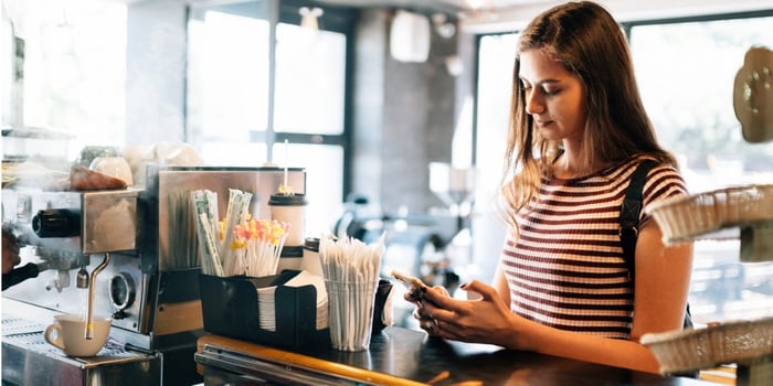 millennial-woman-at-paying-coffee-shop-counter-picture-id1151056727