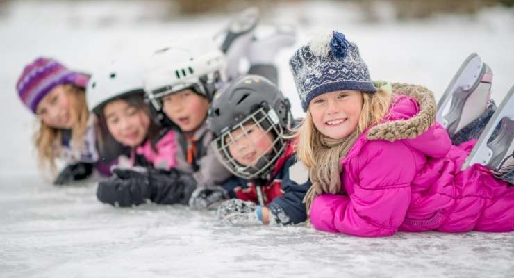 children playing hockey with equipment bought with a gift card fundraising program