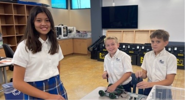 Students in STEM classroom at Sacred Heart Catholic School